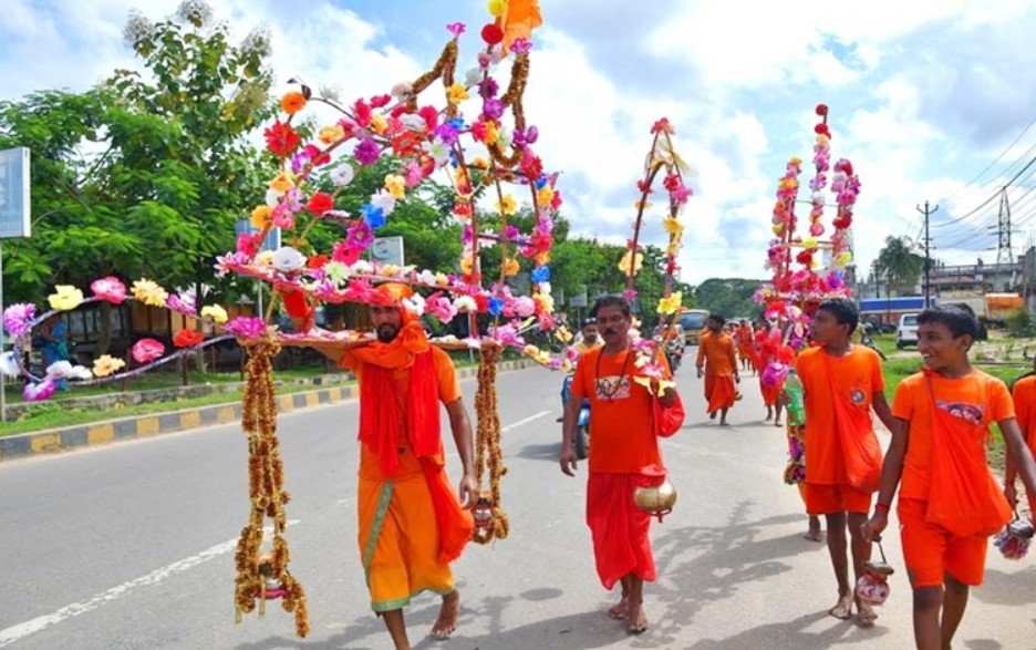 4 जुलाई 2023 को देश के विभिन्न हिस्सों में वार्षिक कांवर यात्रा शुरू हो गई है