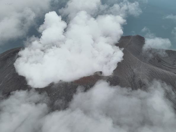 Mount Ruang Volcano Eruptions: Recent Activity and Impact - GK Now thumbnail