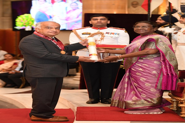 President Droupadi Murmu confers Rashtriya Vigyan Puraskar at ...