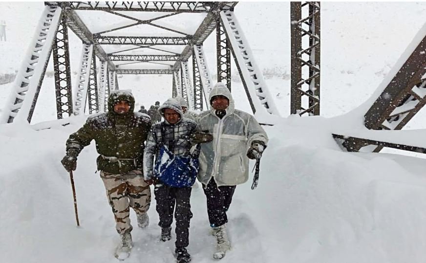 Avalanche in Uttarakhand: 32 BRO Workers Rescued, 25 Still Trapped