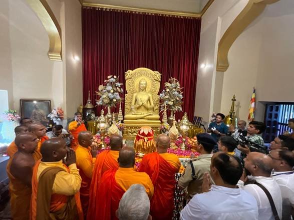 Sacred Relics of Lord Buddha Arrive in Sarnath Amid Grand Ceremonial Welcome